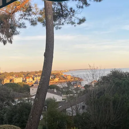 Vue Et Soleil Levant Au Belvedere *